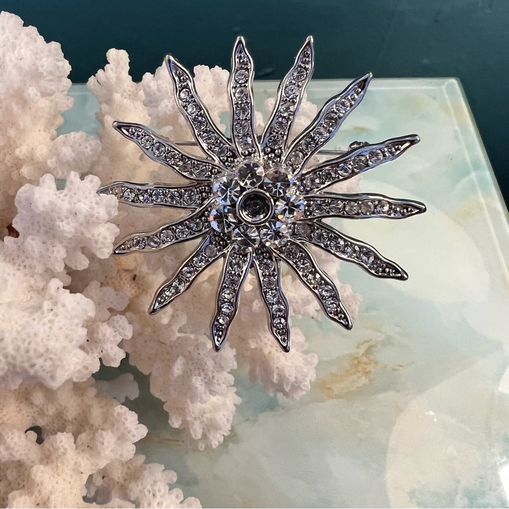 Vintage Rhinestone Starburst / Sunburst Brooch
